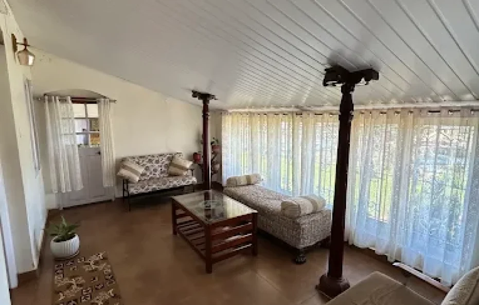 Double Bed Room – Little Shola