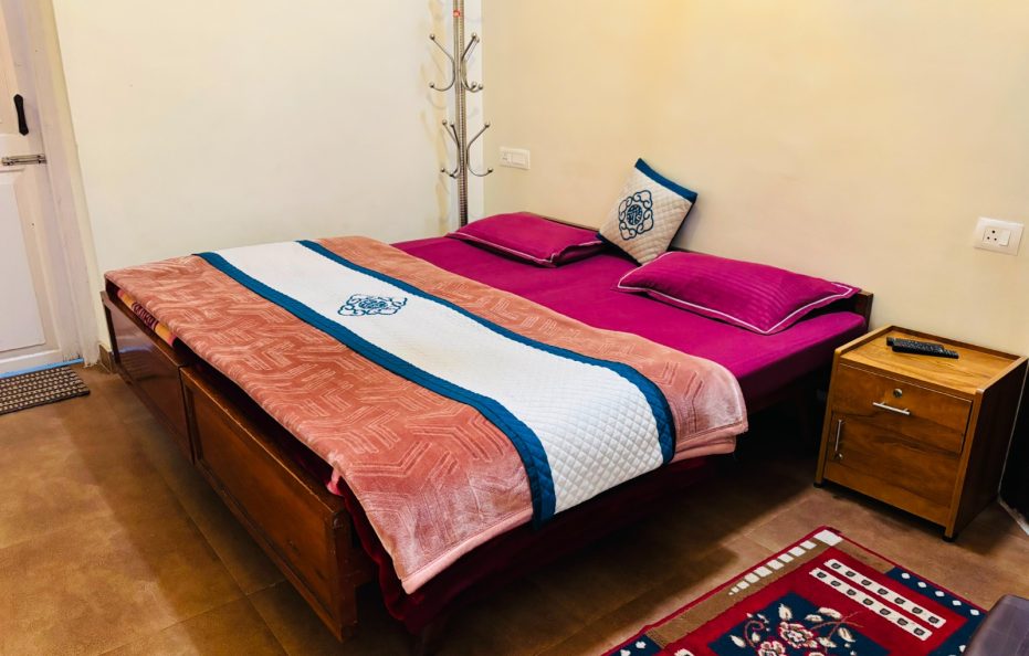 Double Bed Room – Little Shola