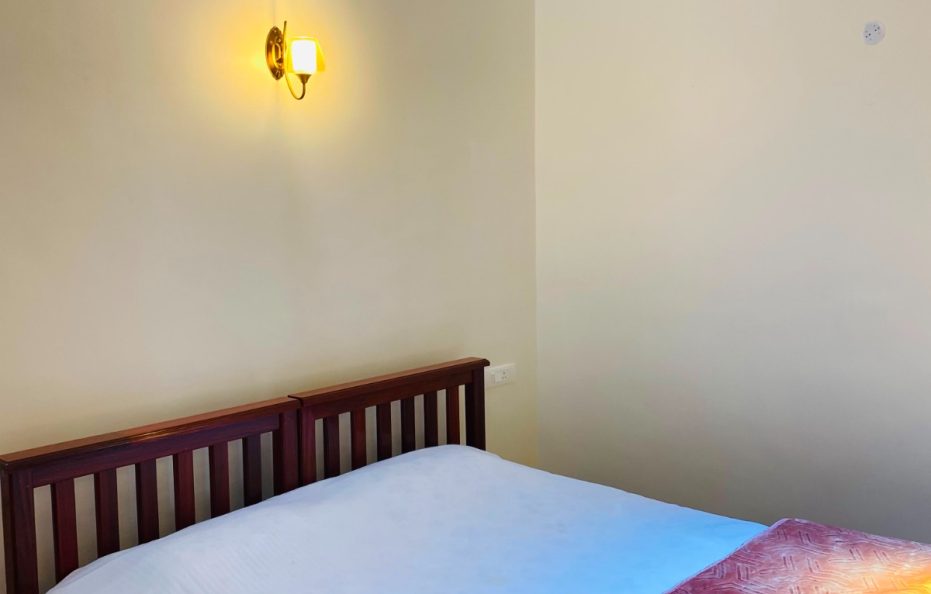 Double Bed Room – Little Shola