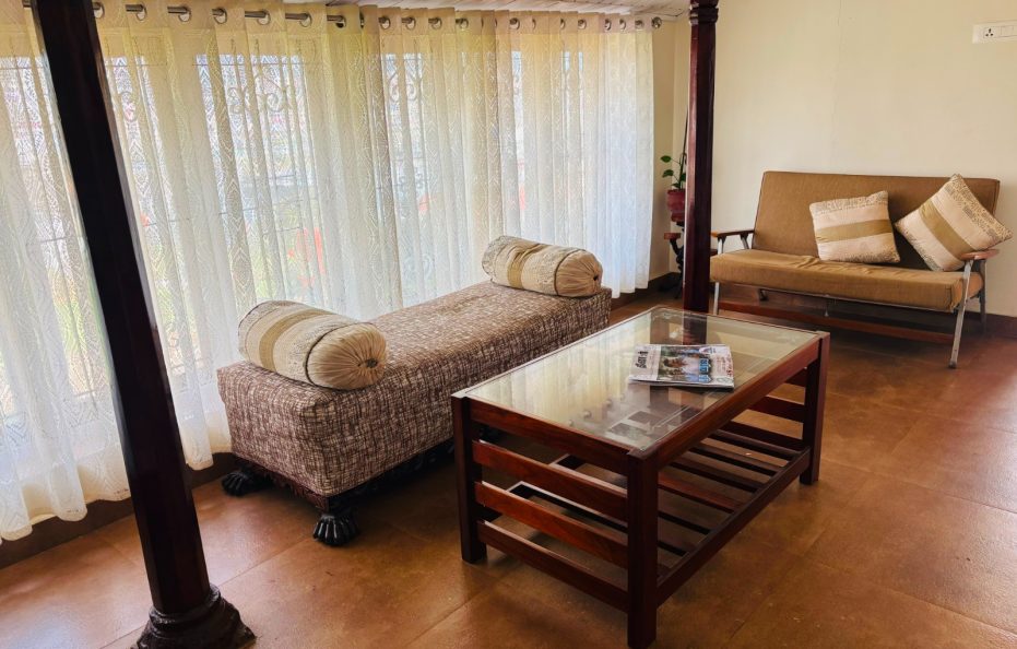 Double Bed Room – Little Shola